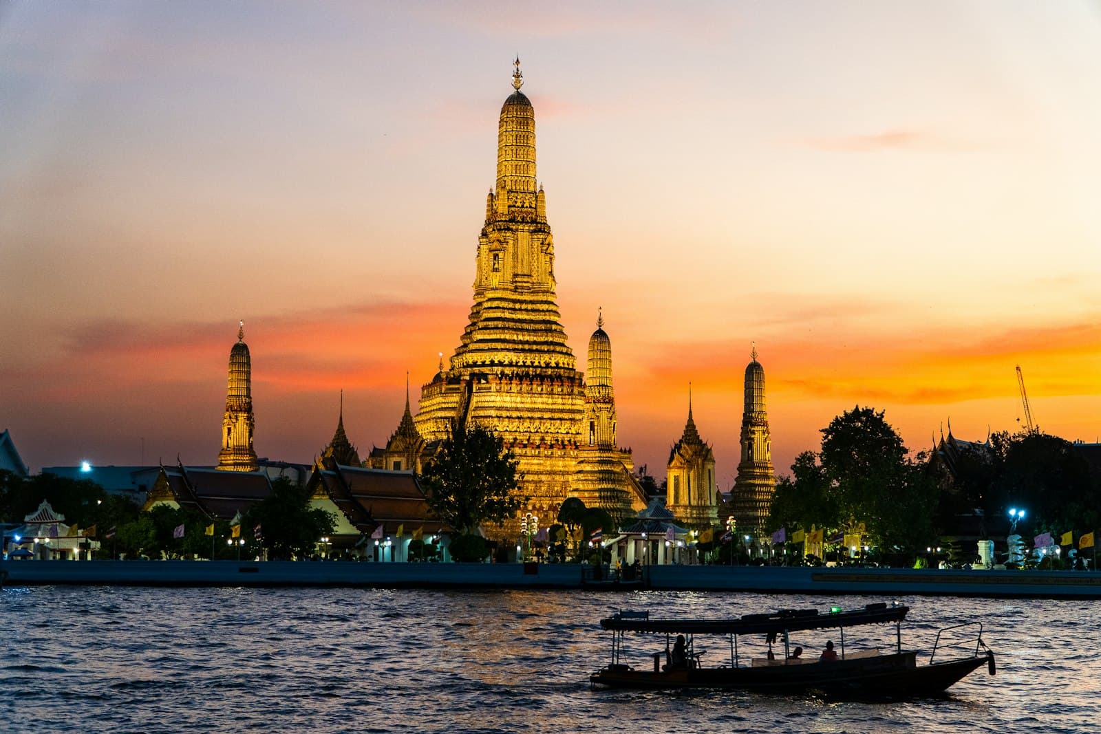Wat Arun temple at sunset on the Chao Phraya river, Bangkok, Thailand
